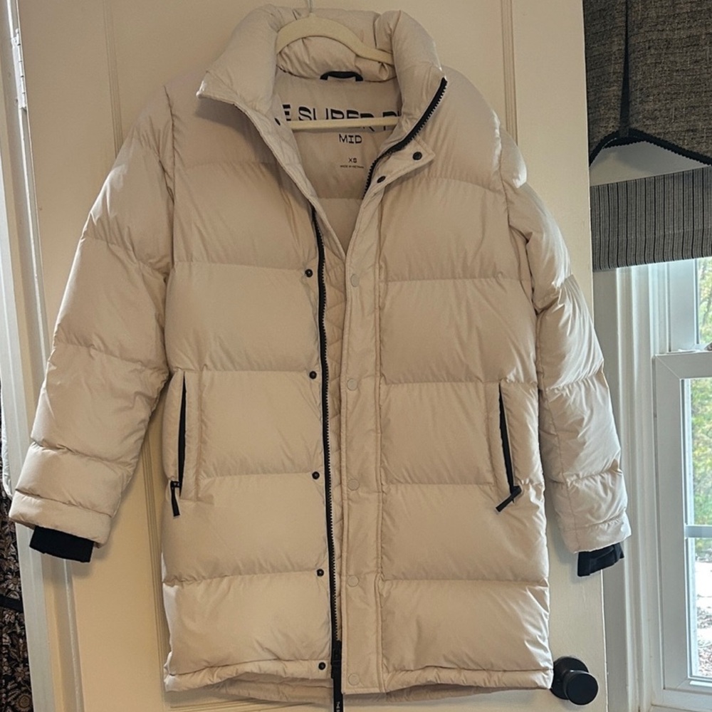 Aritzia TNA SuperPuff XS Mid length